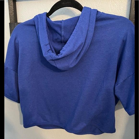 Tresics Crop Top - Picture 3 of 4